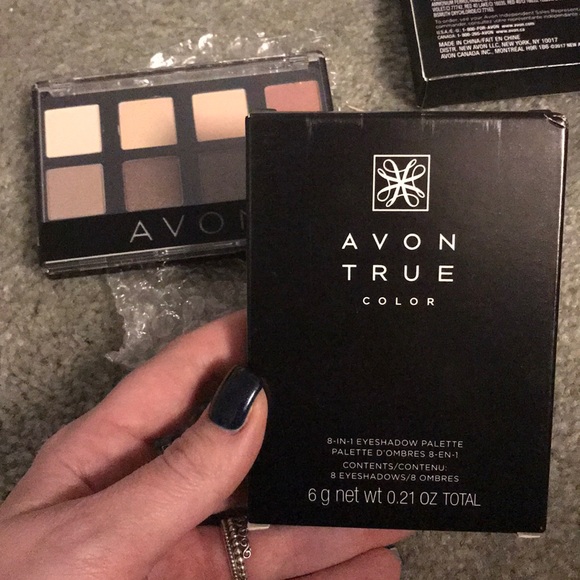 Eye shadow pallets - Picture 3 of 3